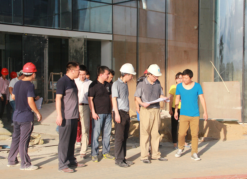 中免集團(tuán)董事長(zhǎng)、總經(jīng)理彭輝視察 海棠灣免稅購(gòu)物中心項(xiàng)目