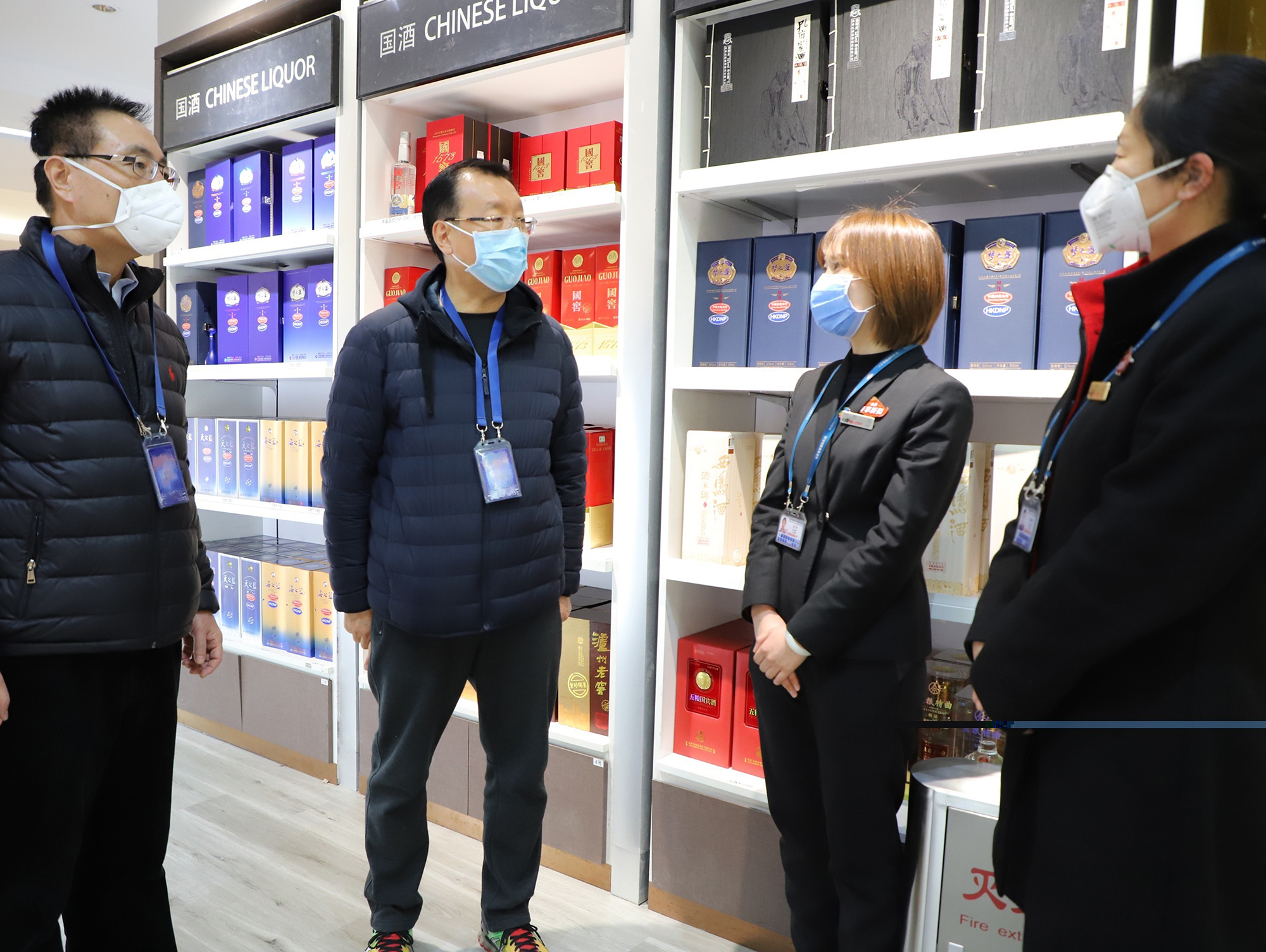 中國旅游集團副總經(jīng)理王斌一行到首都機場免稅店慰問并檢查疫情防控工作