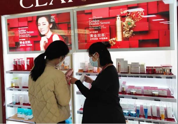 【中國(guó)免稅人在行動(dòng)·一線直擊篇】之三十：疫情無情，服務(wù)有愛 致敬可愛的免稅人